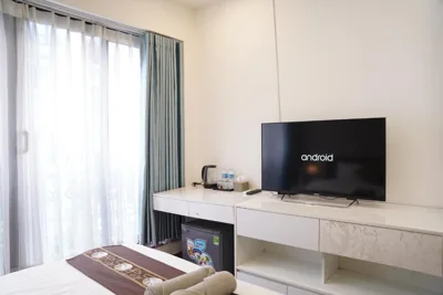 Standard Studio — The Windie Home - Đường Thành - Bright Corner Room - Overlooking Street - Hoan Kiem Lake