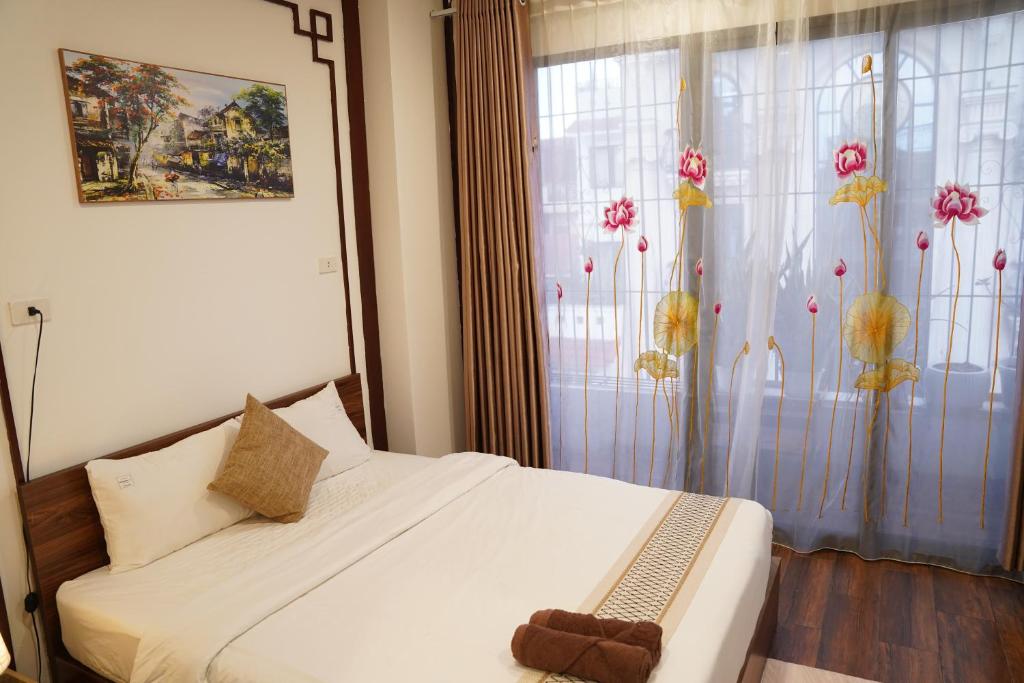 The Windie Home - Đường Thành - Bright Corner Room - Overlooking Street - Hoan Kiem Lake – Hanoi