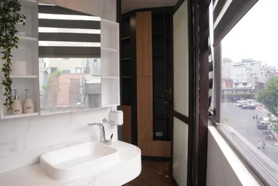 The Windie Home - Đường Thành - Bright Corner Room - Overlooking Street - Hoan Kiem Lake – Foto’s 15