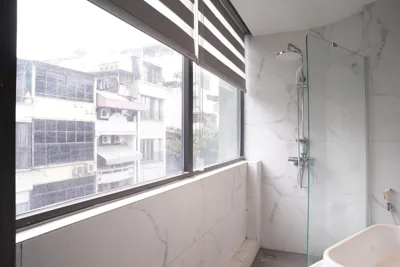 The Windie Home - Đường Thành - Bright Corner Room - Overlooking Street - Hoan Kiem Lake – Foto’s 16